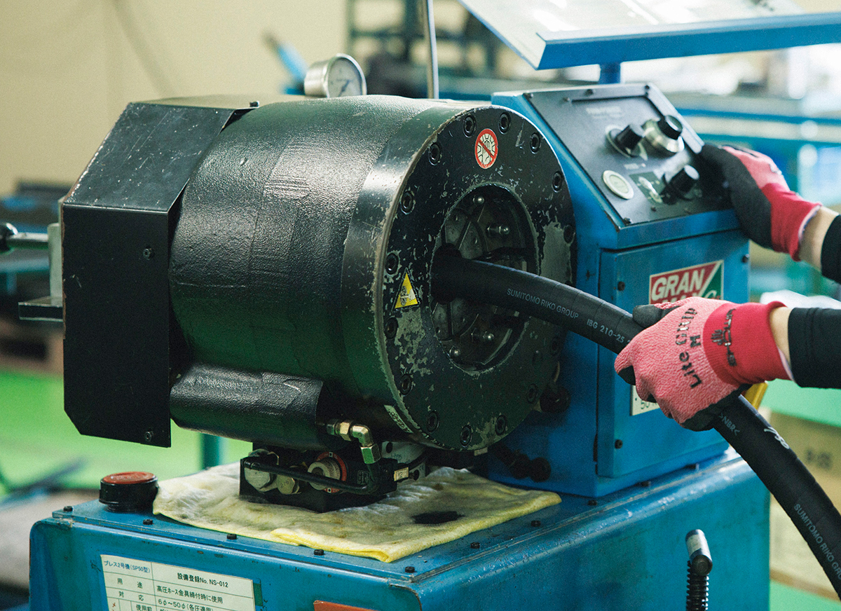 高圧ホースかしめ機